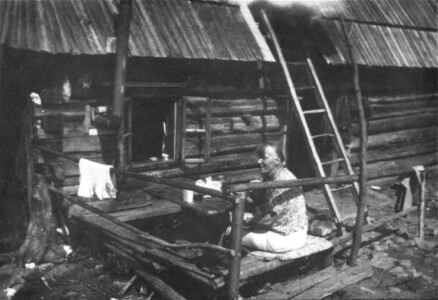 Sierpień 1972. Ciocia Wanda raz jeszcze. To chyba jedno z jej ostatnich zdjęć (a może ostatnie?). Niedługo potem umarła - w Tatrach, na Gąsienicowej. (poprawka: ostatnie zdjęcia cioci Wandzi są w albumie Kulki, zrobione dokładnie rok później, zmarła około 20 sierpnia 1973. MS.)