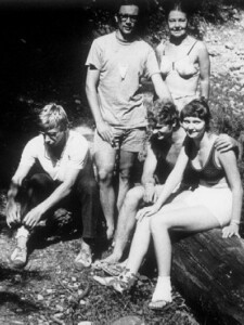 Sierpien'71. Przy mostku nad potokiem Waksmundzkim.
