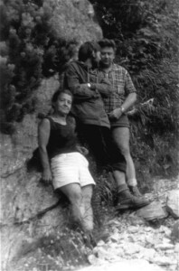 Lipiec'72. Chyba na Gęsiej. Pani Niusia i dwa Jacki (Antowski i Frejlak).