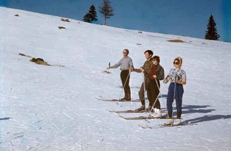 Grudzień'71. Od dołu - Basia, Ewa i dwa ktosie.
