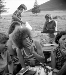 Sierpień'73. Na stole paczka Giewontów, bo w górach palenie innych nie uchodzi.