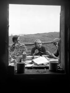 Sierpień'72. Janek, czyli An, ???, kawałek Grzegorza Skalczyńskiego oraz sądząc po brodzie - nos Jacka Antowskiego. Trochę skomplikowane, ale prawdziwe.
